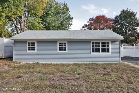 106 4th St, Barnegat, NJ 08005