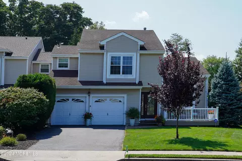 85 Bonnie Dr, Middletown, NJ 07748