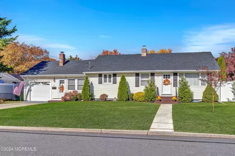 23 Reynolds Dr, Eatontown, NJ 07724