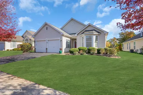 447 Monticello Ln, Lakewood, NJ 08701