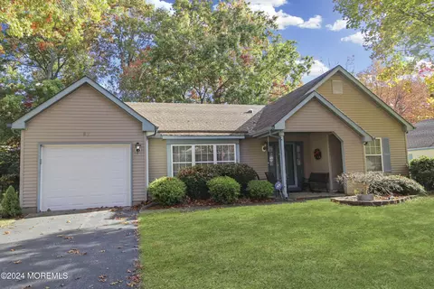 91 Morning Glory Ln, Whiting, NJ 08759