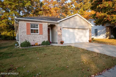 1544 Heatherleaf Ln, Toms River, NJ 08755