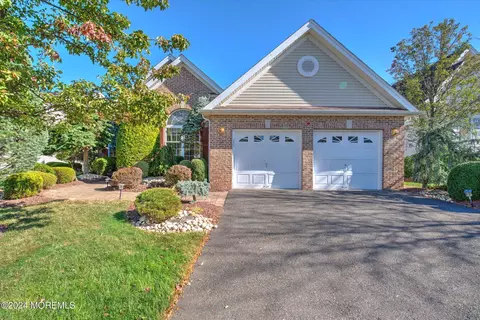 23 Crenshaw Ct, Monroe, NJ 08831
