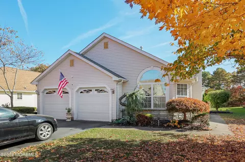 132 Skyline Dr, Lakewood, NJ 08701