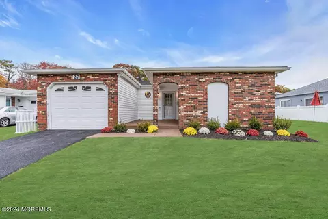 27 Baser Ln, Brick, NJ 08724