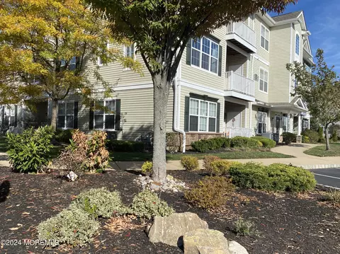 421 Mill Pond Way, Eatontown, NJ 07724