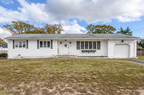 377 Dogwood Dr, Brick, NJ 08723