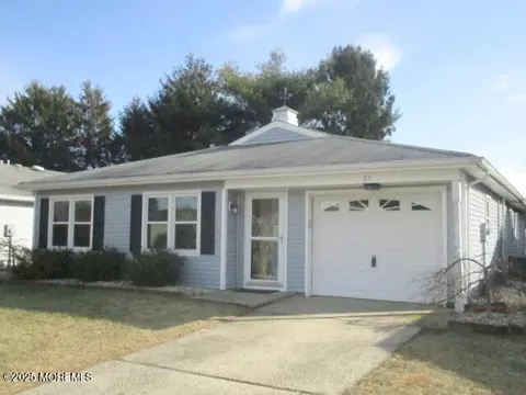 21 Lauren Ln, Brick, NJ 08723
