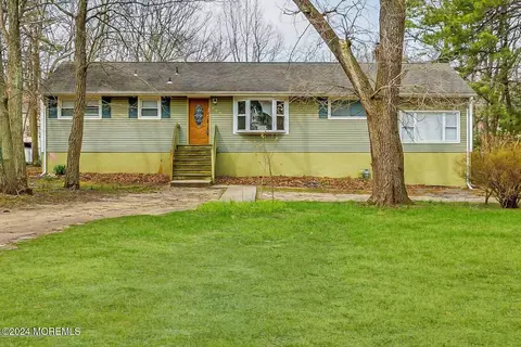 796 Coral Ave, Lakewood, NJ 08701