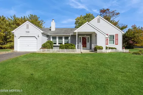 7 Clinton Ct #64, Manchester, NJ 08759