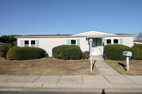 650 Dede Dr, Freehold, NJ 07728