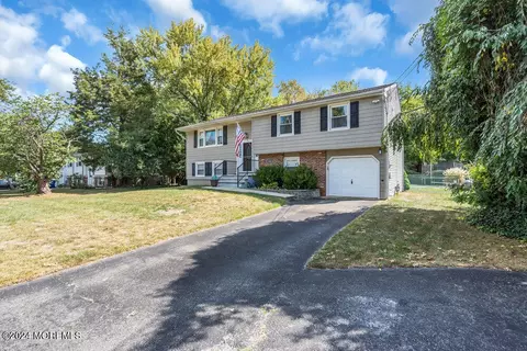 1200 Avrum Dr, Toms River, NJ 08753