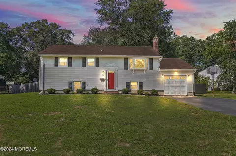 35 Princeton Dr, Howell, NJ 07731