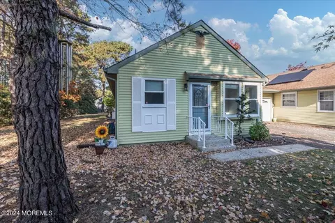 1 Dartmouth St #D, Whiting, NJ 08759