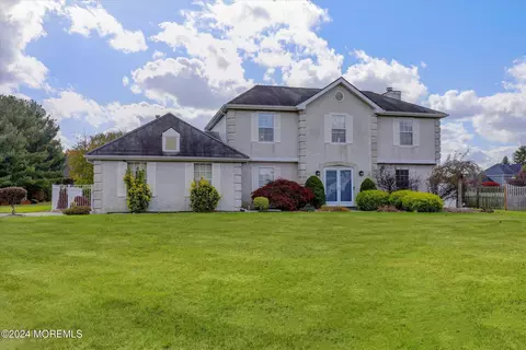 34 Sutton Dr, Manalapan, NJ 07726