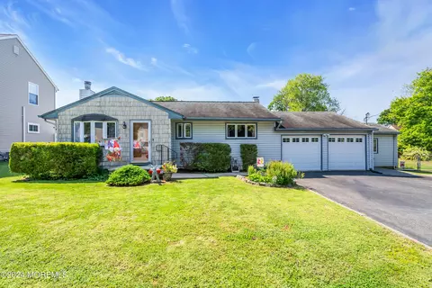 12 Oakshades Ave, Aberdeen, NJ 07747