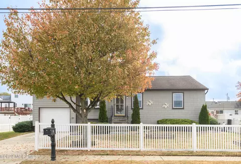 31 Wilson Ave, Port Monmouth, NJ 07758
