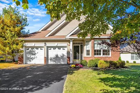 15 Sequoia Pkwy, Ocean, NJ 07712