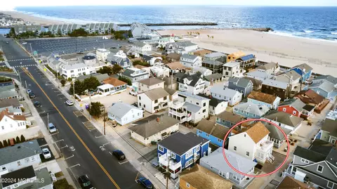 6 Hayes Ct, Point Pleasant Beach, NJ 08742