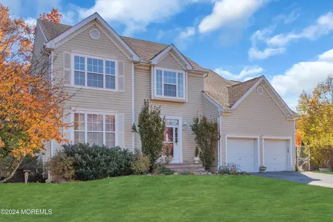 1 Sunbird Ct, Jackson, NJ 08527