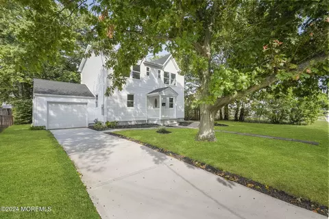 25 Sunset Pl, Middletown, NJ 07748