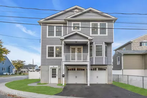 204 Beach St, Union Beach, NJ 07735