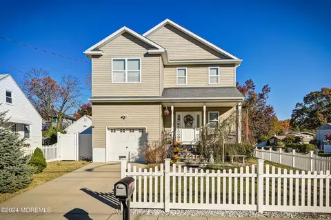 125 8th St, Keansburg, NJ 07734