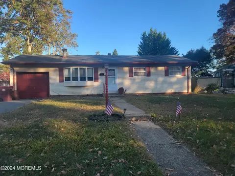 46 Pheasant Dr, Bayville, NJ 08721