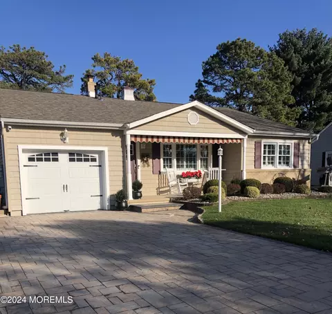 71 Brussels Ct, Toms River, NJ 08757