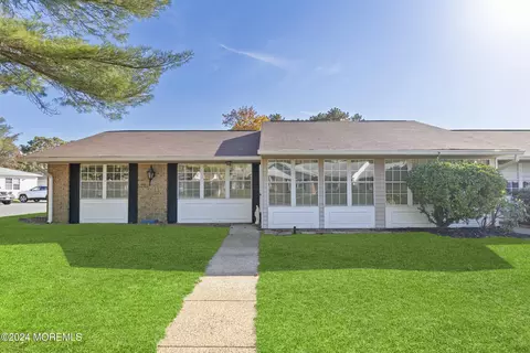 53 Cambridge Cir # A, Manchester, NJ 08759
