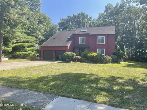 4 Rimwood Ln, Howell, NJ 07731