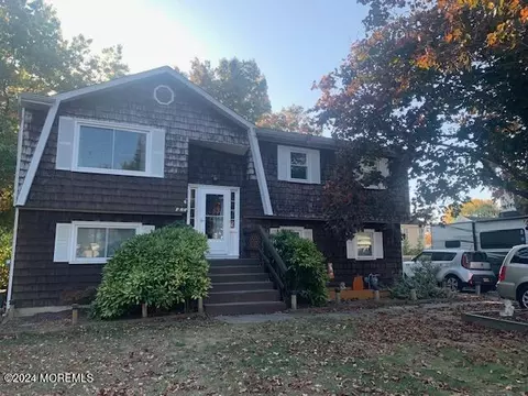 425 Beachwood Blvd, Beachwood, NJ 08722
