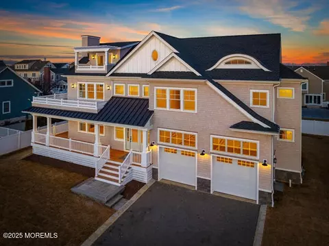 39 Columbus Dr, Monmouth Beach, NJ 07750