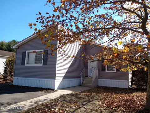 25 Warner Way, Toms River, NJ 08755