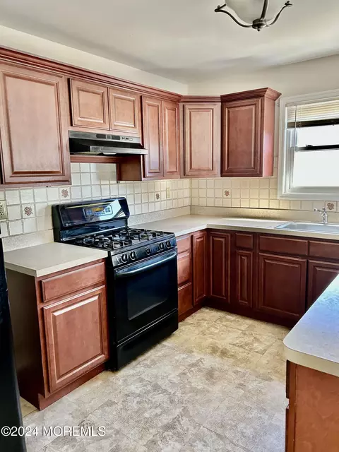 Kitchen - 29 Sabinas St, Berkeley, NJ 08721 photo 1 of 2