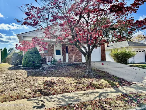 29 Sabinas St, Berkeley, NJ 08721