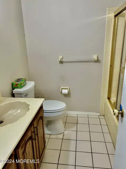 Bath - 29 Sabinas St, Berkeley, NJ 08721 photo 1 of 3