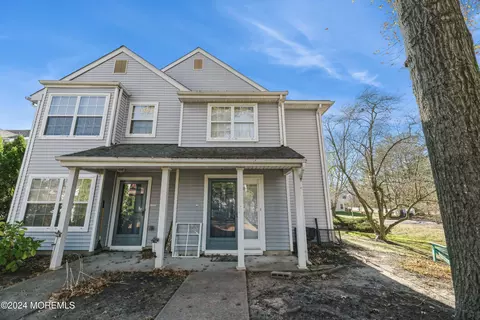 432 Hampton Ct #12-8, Manalapan, NJ 07726