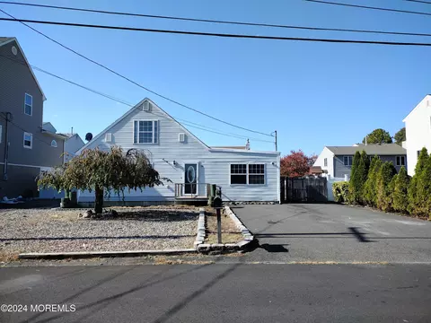 18 Brookfield Dr, Brick, NJ 08723