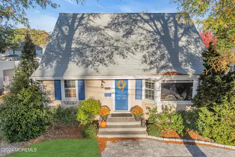 62 Manning St, Red Bank, NJ 07701
