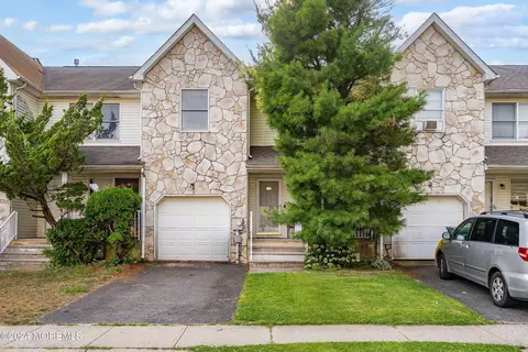65 N Crest Pl, Lakewood, NJ 08701