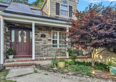 121 Stowaway Rd, Manahawkin, NJ 08050