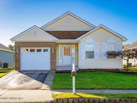 28 Cancun St, Toms River, NJ 08757
