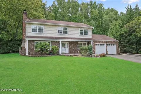 25 Birmingham Dr, Manalapan, NJ 07726