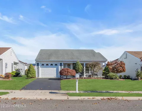 16 Mansfield Ave, Manchester, NJ 08759