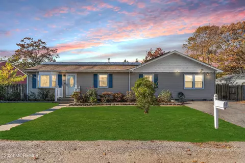 512 Pacific Ave, Beachwood, NJ 08722
