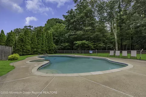 382 Old Deal Rd, Eatontown, NJ 07724