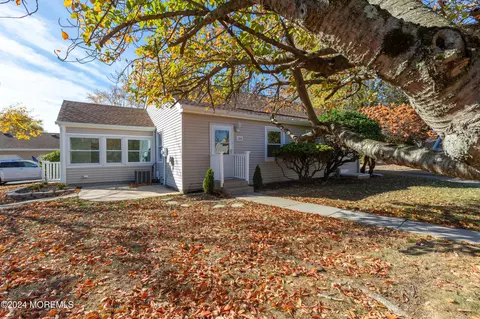 19 Plaza Del Campillo #A, Howell, NJ 07731 photo 2