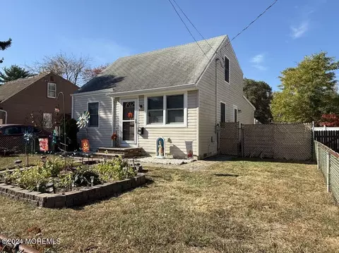 39 Liberty Pl, Keansburg, NJ 07734