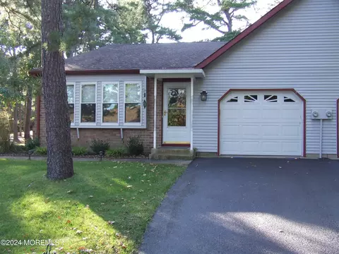 8 A Fallbrook St, Whiting, NJ 08759